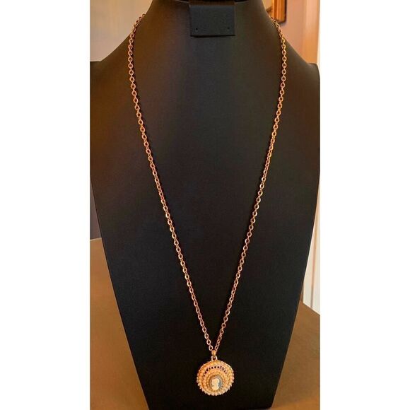 Lovely Cameo pendant Necklace in Pearls/Gold plate, Unmarked - Picture 3 of 5